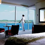 Hodson Bay Отель Атлон