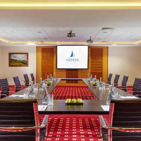 Отель Hodson Bay 4*