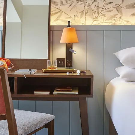 Hodson Bay 4* Атлон
