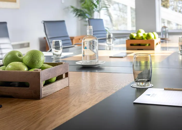 Отель Hodson Bay Атлон