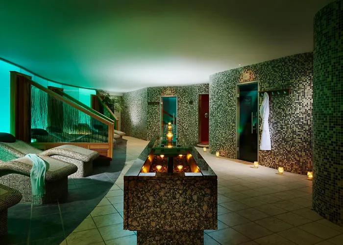 Отель Hodson Bay 4*